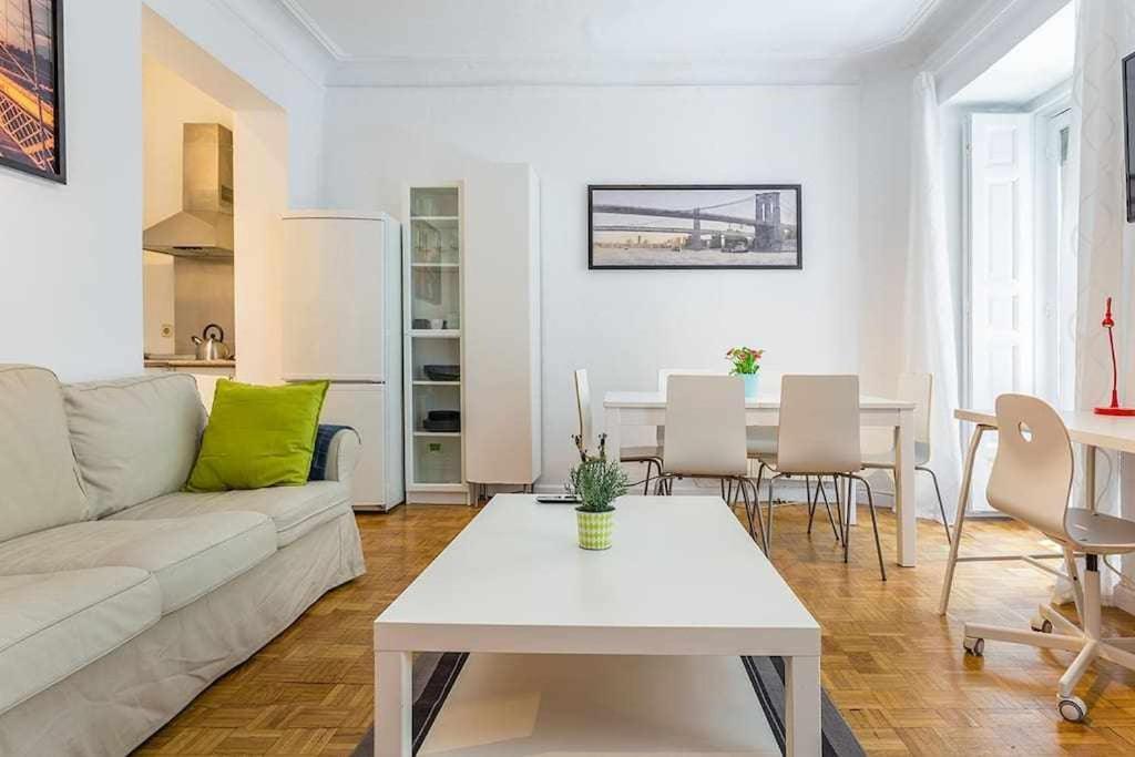 Apartamento Confortable En Atocha Appartement Madrid Buitenkant foto
