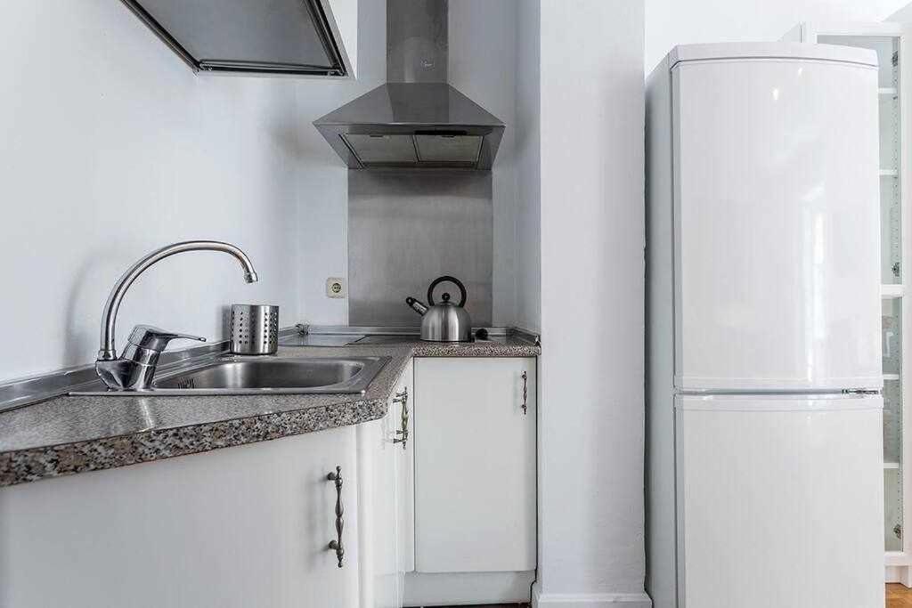 Apartamento Confortable En Atocha Appartement Madrid Buitenkant foto